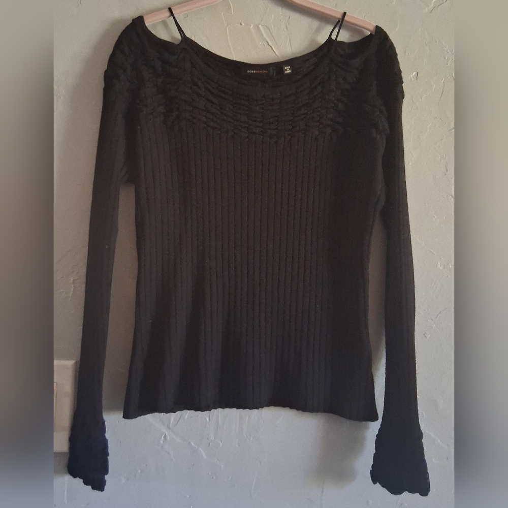 Black Women's SweaterOff-the-shoulder sweater blouse by BCBG Maxazria size L.